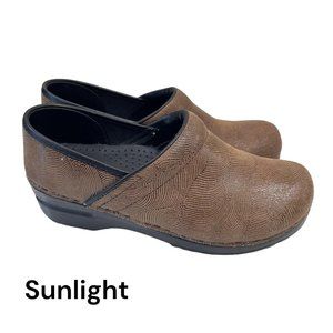 Sanita Women SZ  EUR 39 Brown Leather Slip On Danish Nursing Clogs Comfort Shoes
